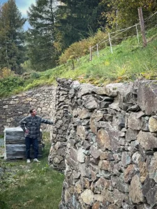 Stouns - kamenné stavby a zdi